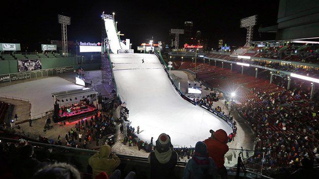 Mstek pro zvody Big Air, kter vyrostl na baseballovm stadionu Fenway Park v Bostonu.