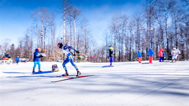 Michal lesingr (s slem 14) na trati sthaky v Presque Isle.