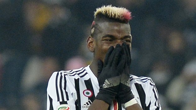 Paul Pogba z Juventusu lituje splen ance proti Neapoli.