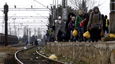 Benci na nádraí v obci Tabanovce na makedonsko-srbské hranici (12. února )