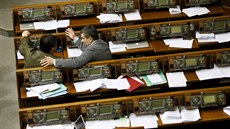 Ukrajinský parlament rokuje o moném odvolání vlády premiéra Arsenije Jaceuka...