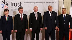 Visegradskou tyku doplnili na summitu (zprava) makedonský prezident orge...