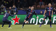 VEDEME! Edinson Cavani z Paris Saint-Germain se raduje z vítězného gólu v...