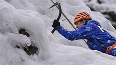 Umlá ledová stna ve Víru na ársku hostila 13. února ti desítky horolezc...