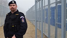 První maarský plot proti uprchlíkm vznikal i díky práci místních trestanc (16. ervence 2015).