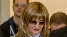 Alena torkanová (dnes astná) u soudu v kauze Key Investments.
