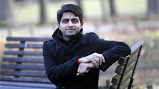 Mansoor Azeem pracuje v mezinárodní softwarové spolenosti. V popisu jeho práce...