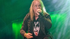 Zp�vák kapely Helloween Andi Deris na festivalu Masters of Rock v roce 2014.
