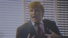 Johnny Depp jako Donald Trump ve filmu The Art of the Deal