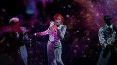 Grammy 2016: Lady Gaga pipomnla Davida Bowieho. (15. února 2016)