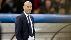 POPRVÉ TRENÉREM V LIZE MISTR. Zinedine Zidane, kou Realu Madrid, na stadionu...