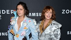 Susan Sarandonová a její syn Miles Robbins (New York, 9. února 2016)