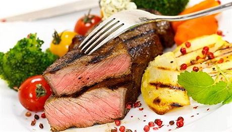 Na beznové steakové hody láká hosty restaurace hotelu Zlatá Hvzda v Litomyli.