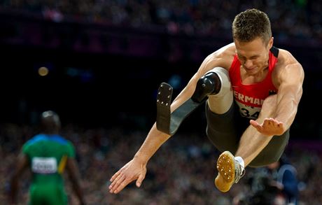 Nmecký dálka Markus Rehm na paralympijských hrách v Londýn.