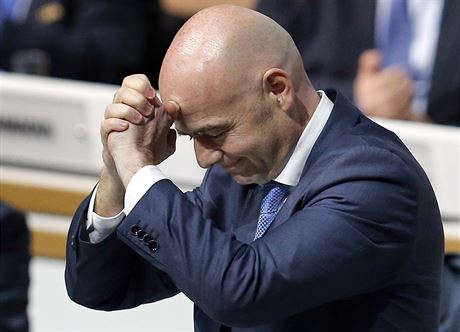 Gianni Infantino se prv stal novm prezidentem FIFA.