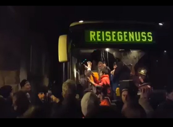 Protest v Německu zablokoval autobus s uprchlíky ve městě Clausnitz. (20. února...