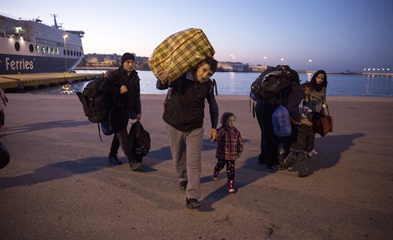Uprchlíci v aténském pístavu Pireus (23. února 2016)