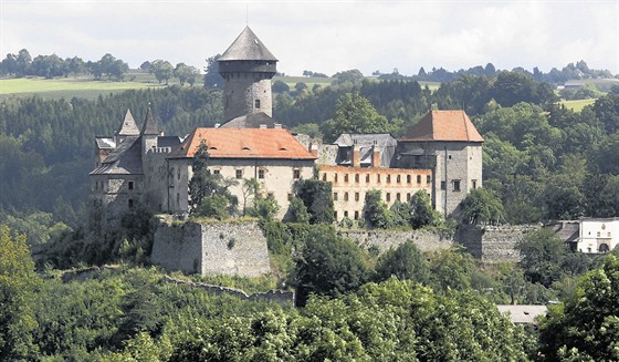 Jedním z hradů. o které řád usiluje, je i Sovinec na Bruntálsku.