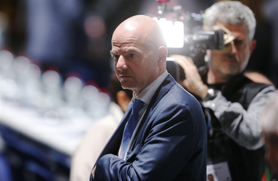 Gianni Infantino se chystá na svj projev na kongresu FIFA.