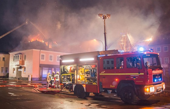 Poár hotelu v Budyín, v nm mli bydlet benci.