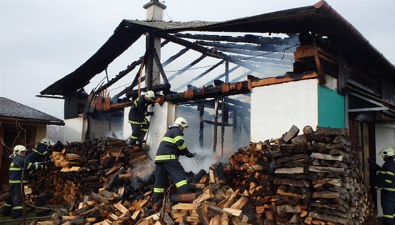Při požáru stolařské dílny na Olomoucku vybuchl jeden z uskladněných sudů s...