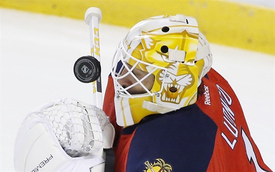 Roberto Luongo hld branku Floridy.