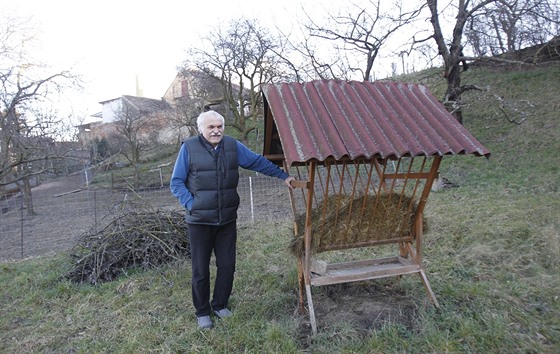 Josef Brück usiloval o zahradu, kterou si dosud pronajímal, aby propojil své pozemky. Kdy se z toho stala politická záleitost, pela ho chu o parcelu usilovat.