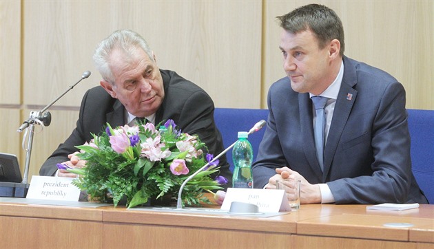 Milo� Zeman s hejtmanem Libereckého kraje Martinem P�tou.