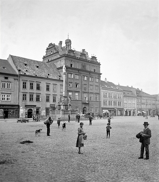 Plzeňské náměstí Republiky kolem roku 1890