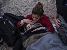 Podchlazení uprchlíci po pistání na eckém ostrov Lesbos (23. února 2016)