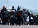 Uprchlíci v eckém pístavu Pireus (24. února 2016)