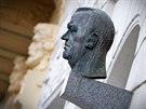 Josef Klime je autorem bronzové busty historika umní Antonína Matjeka na...
