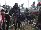 Uprchlíci na ecko-makedonské hranici.