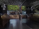 Atypický bar s osvtlením vyrobila na zakázku firma Lugi v Libicích nad...