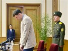 Otto Warmbier na tisková konferenci v korejském Pchjongjangu. (29. 2. 2016)