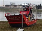Olomoučtí hasiči si v korytě Moravy vyzkoušeli vyvíjené záchranářské...