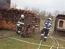 Při požáru stolařské dílny na Olomoucku vybuchl jeden z uskladněných sudů s...