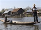 Základem obivy lidí z plovoucích vesnic je stále tradiní rybolov.
