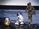 Na slavnostním veeru se objevila i trojice robot ze Star Wars, tedy BB-8,...
