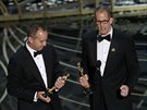 Tvrci filmu V hlav Pete Docter a Jonas Rivera pebírají Oscara za nejlepí...