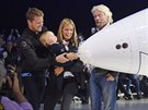 Raketoplán Spaceship Two Unity poktila Bransonova roní vnuka láhví mléka.
