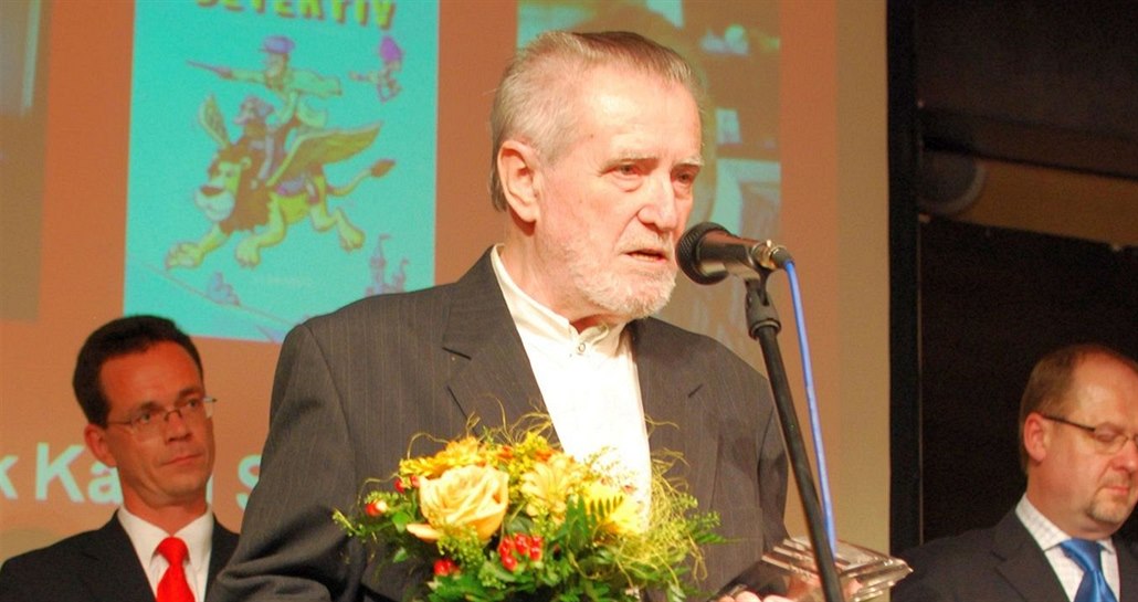 Zdeněk K. Slabý při převzetí ceny nakladatelství Albatros za celoživotní práci s dětskou knihou (2010)