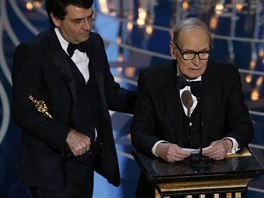 Italský skladatel Ennio Morricone dostal svého prvního Oscara za hudbu k Osmi...
