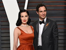 Dita Von Teese a návrhá Zac Posen (Los Angeles, 28. února 2016)