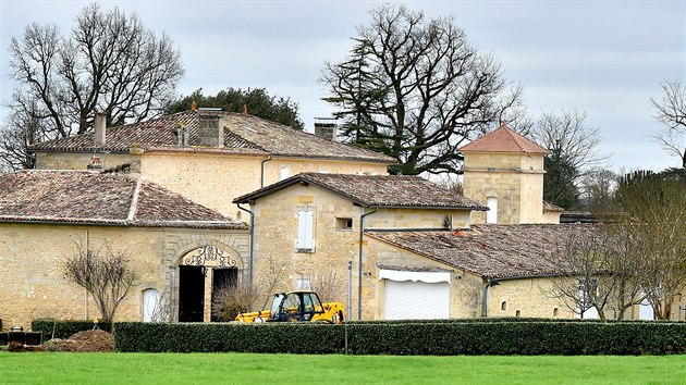 Čínský miliardář Jack Ma koupil francouzský zámek s osmdesátihektarovými vinicemi Château de Sours. (29. února 2016)