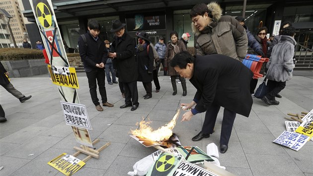 V Soulu lid protestovali proti KLDR (22. nora 2016).