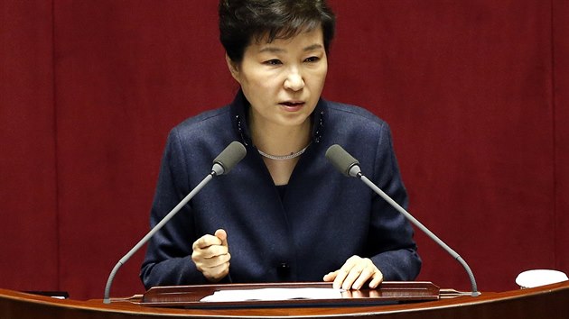 Jihokorejsk prezidentka Pak Kun-hje pednesla v parlamentu kritick projev vi severokorejskmu reimu (16. nora 2016).