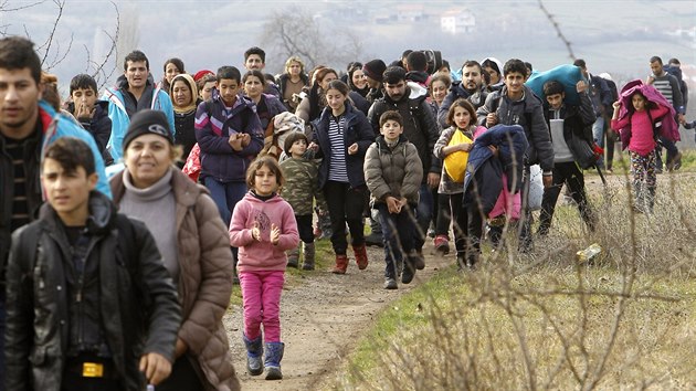 Benci pevn z Afghnistnu m k tranzitnmu centru pobl severomakedonsk obce Tabanovce. Tito lid byli vrceni ze Srbska, kter se rozhodlo Afghnce nepoutt dl. Srbov kaj, e tak reaguj na rozhodnut Rakouska a Slovinska (22. nora 2016).