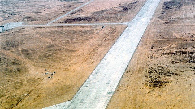 Přistávací dráha pro raketoplán Buran na kosmodromu Bajkonur v letech 1983 – 1984.