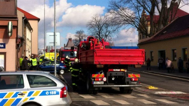 Po otoen bylo auto naloen na pistaven nkladn vz..